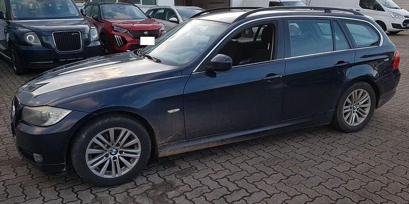 Blau Gebraucht 2009 BMW 318 Kombi | 1.800 € (Superpreis) - Bild 1/4