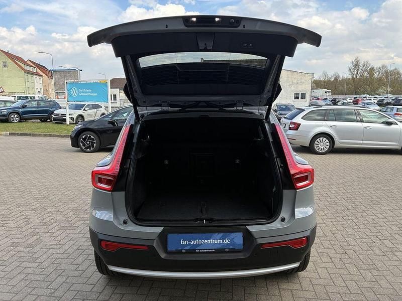 Gebraucht Volvo XC40 Core 163 PS (119 kW) 2025 Grau SUV
