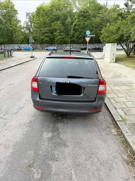 Gebraucht Skoda Octavia 160 PS (117 kW) 2012 Grau Kombi