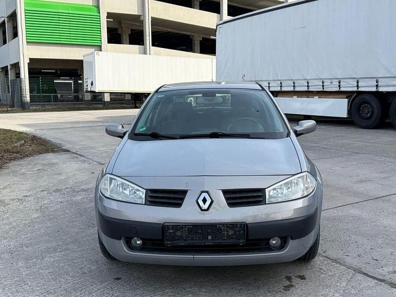 Gebraucht Renault Mégane II Dynamique 113 PS (83 kW) 2004 Silber Limousine