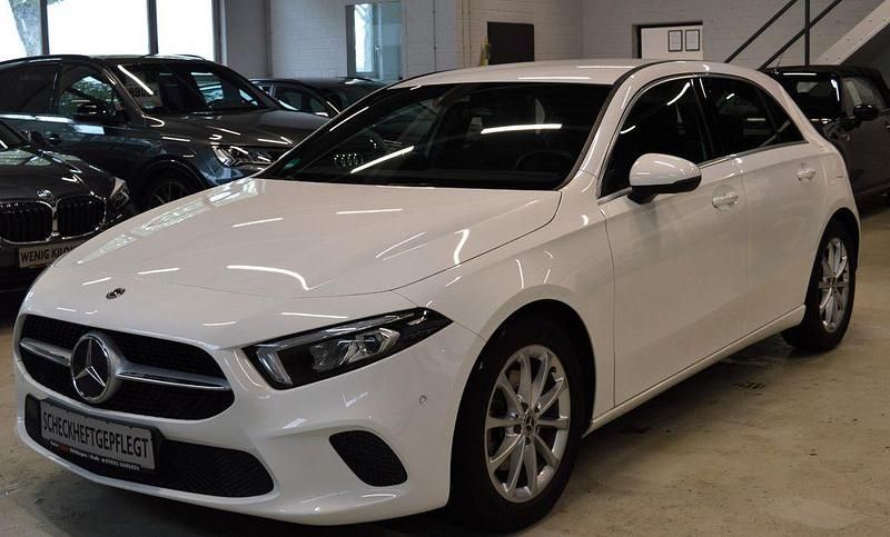 Weiß Gebraucht 2018 Mercedes A200 Limousine | 18.500 € (Fairer Preis) - Bild 1/4