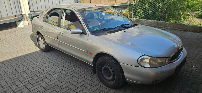 Gebraucht Ford Mondeo 131 PS (96 kW) 2000 Silber Limousine