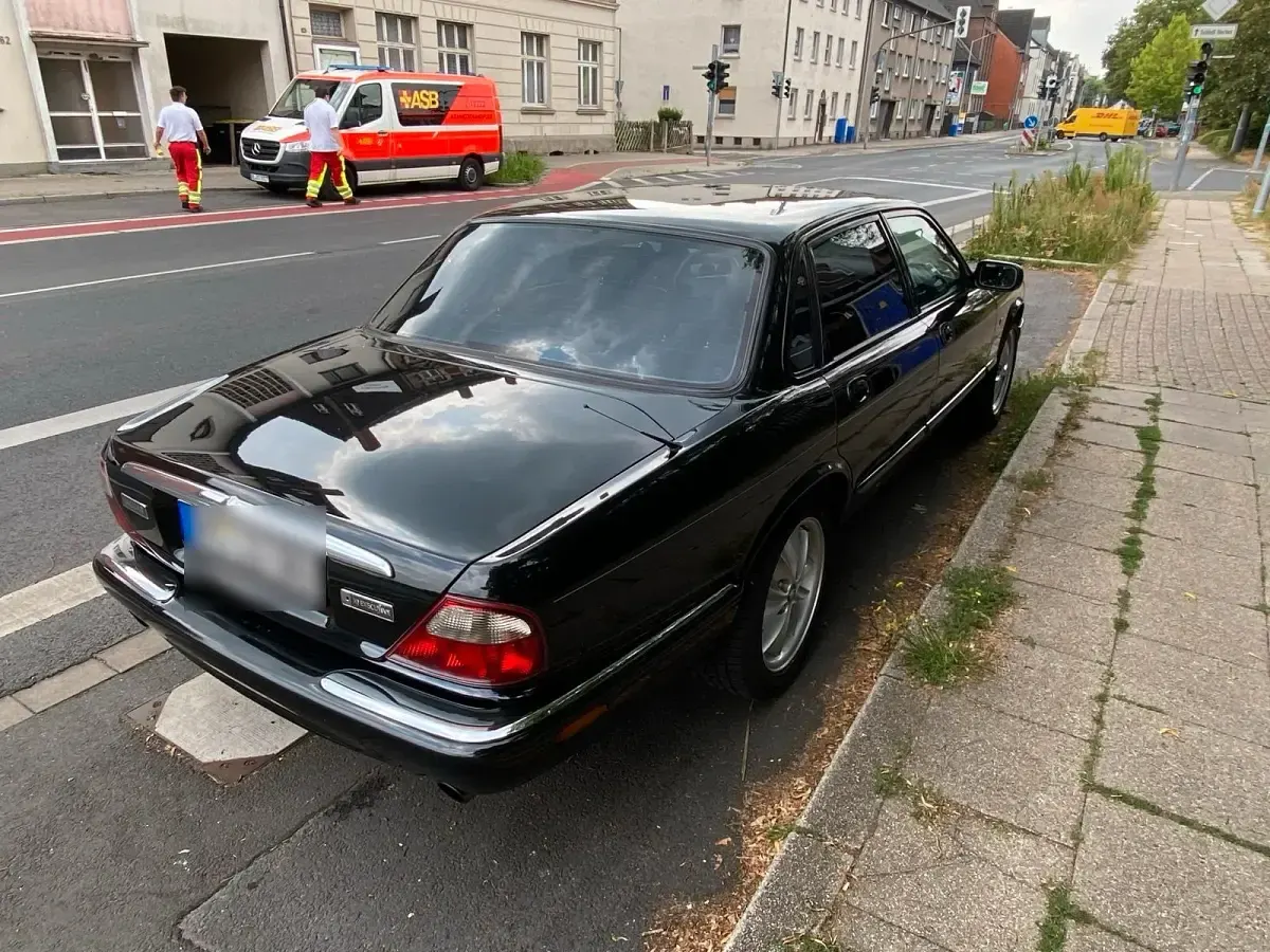 Gebraucht Jaguar XJ8 Executive 1998 Schwarz Limousine