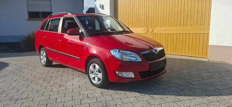 Rot Gebraucht 2011 Skoda Fabia Ambiente Kleinwagen | 2.890 € (Guter Preis) - Bild 1/4