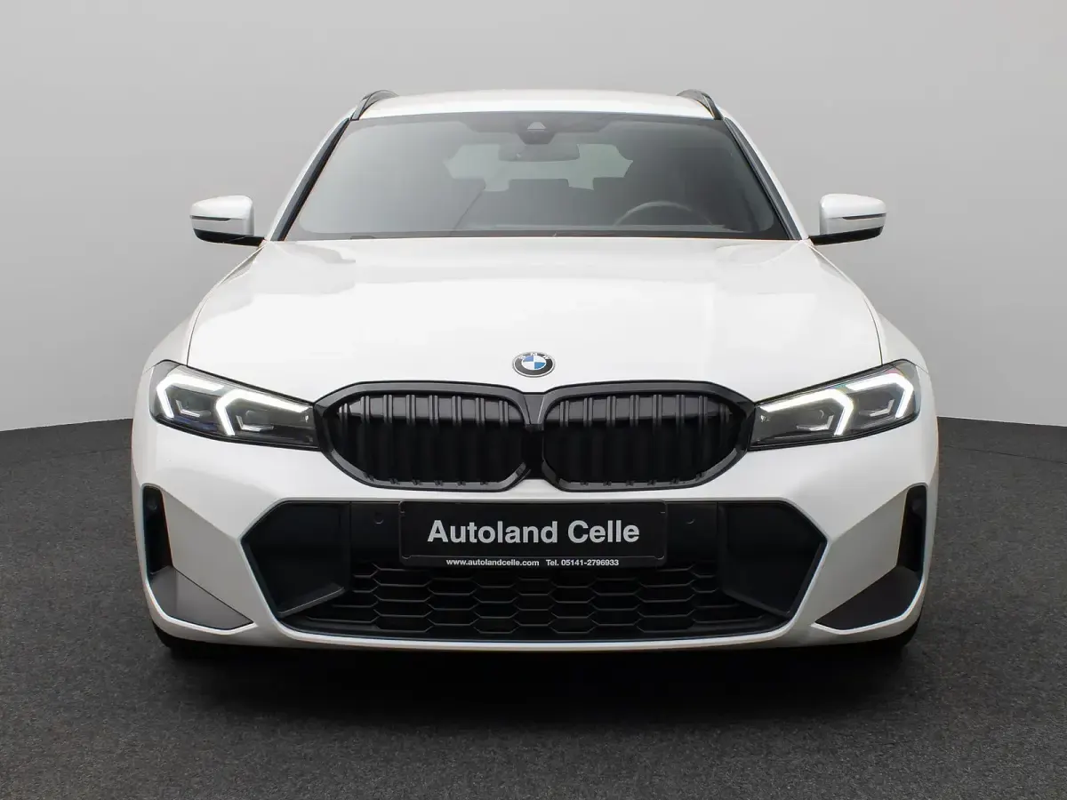 Gebraucht BMW 320 M Sport 190 PS (139 kW) 2023 Weiß Limousine