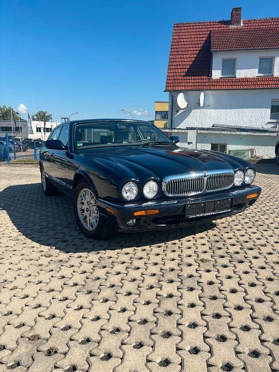 Blau Gebraucht 1998 Jaguar XJ8 Limousine | 16.800 € (Fairer Preis) - Bild 1/4