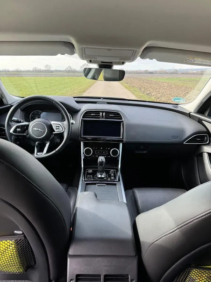 Usata Jaguar XE 250 CV (183 kW) 2019 Nero Berlina