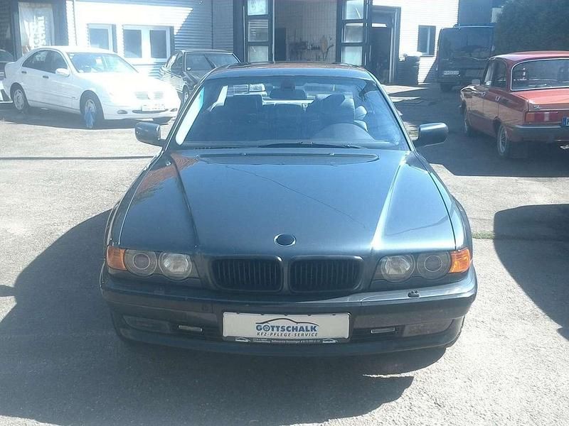 Grau Gebraucht 2000 BMW 728 Limousine | 4.899 € (Guter Preis) - Bild 1/4