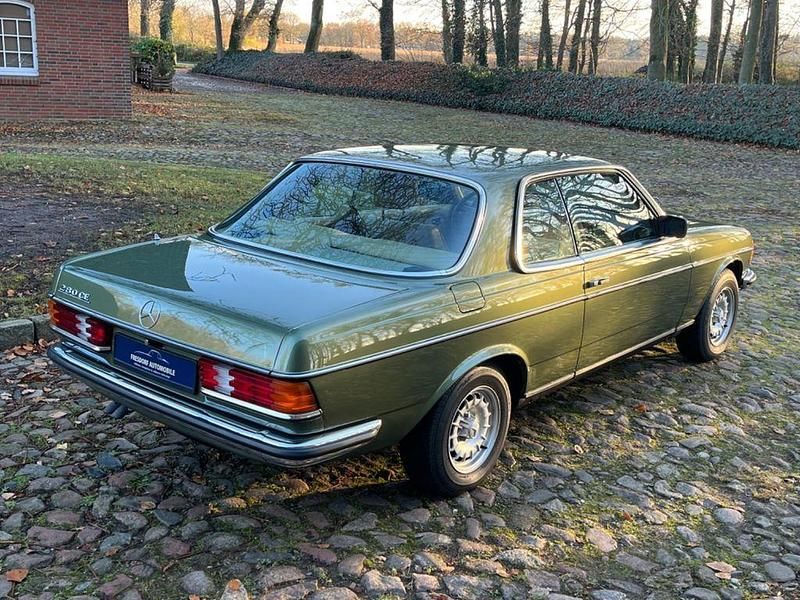 Grün Gebraucht 1982 Mercedes E280 Coupé | 12.900 € - Bild 1/4