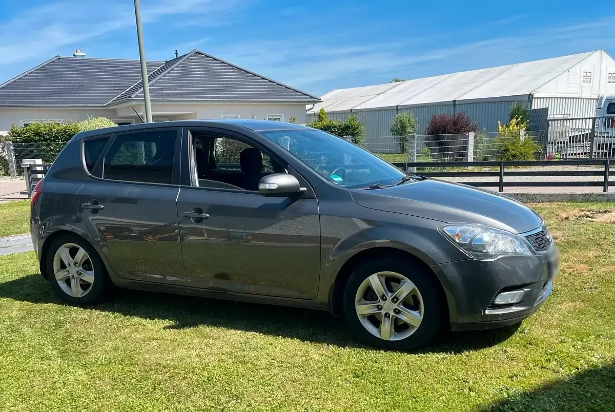Gebraucht Kia Ceed 125 PS (91 kW) 2011 Grau Kleinwagen