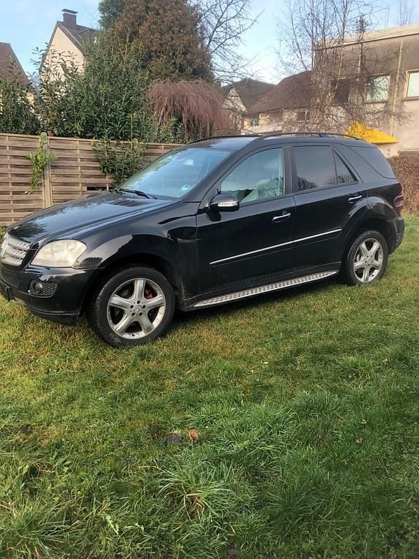 Gebraucht Mercedes ML320 224 PS (164 kW) 2006 Schwarz SUV