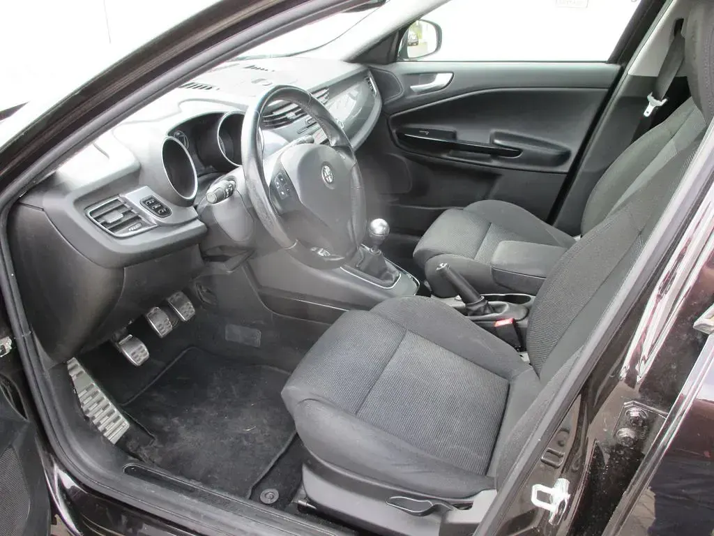 Gebraucht Alfa Romeo Giulietta Super 120 PS (88 kW) 2012 Schwarz Kleinwagen