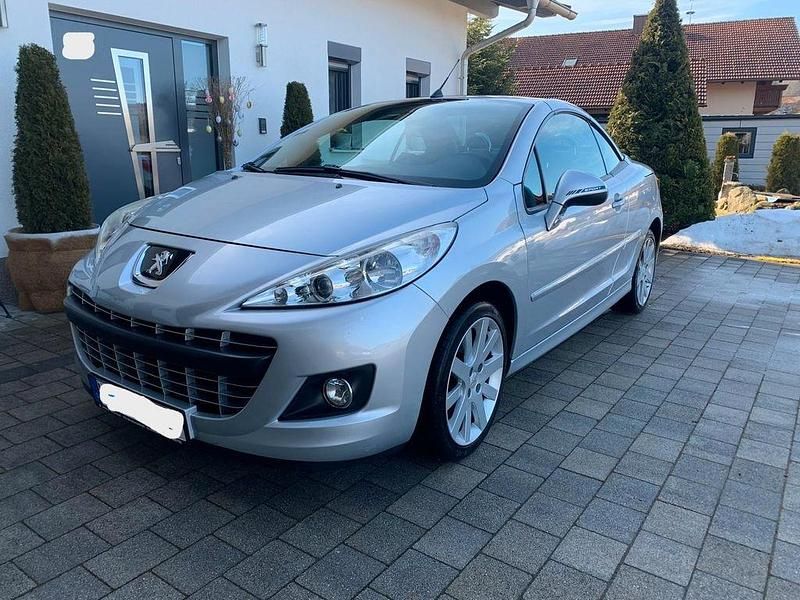 Gebraucht Peugeot 207 CC Premium 120 PS (88 kW) 2012 Silber Cabrio