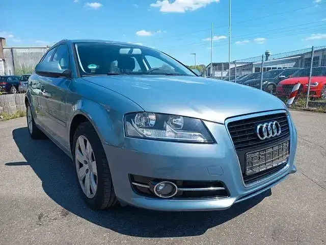 Gebraucht Audi A3 Attraction 105 PS (77 kW) 2010 Sphaerenblau Kleinwagen