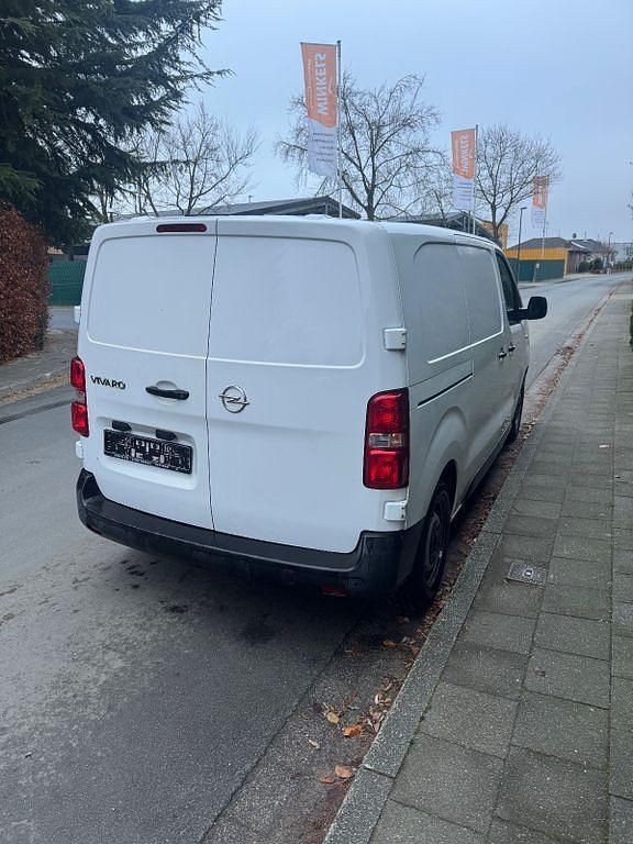 Gebraucht Opel Vivaro 102 PS (75 kW) 2020 Weiß Van / Kleinbus