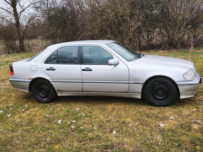 Gebraucht Mercedes C180 122 PS (89 kW) 1998 Silber Limousine