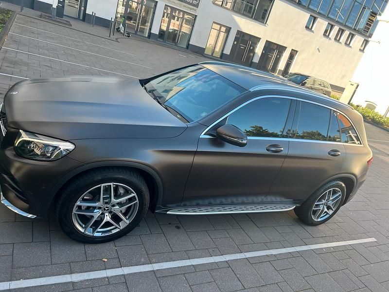 Braun Gebraucht 2017 Mercedes GLC250 AMG line SUV | 25.999 € (Fairer Preis) - Bild 1/4
