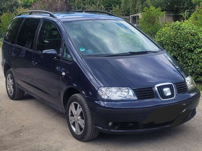 Blau Gebraucht 2007 Seat Alhambra Vigo Van / Kleinbus | 5.699 € (Teuer) - Bild 1/4