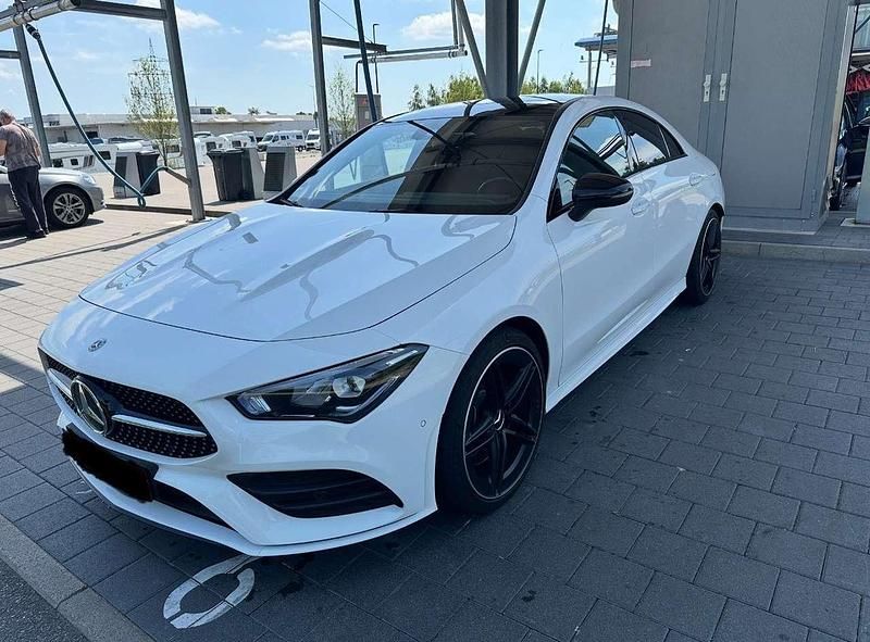 Weiß Gebraucht 2020 Mercedes CLA250 Limousine | 37.500 € (Teuer) - Bild 1/4