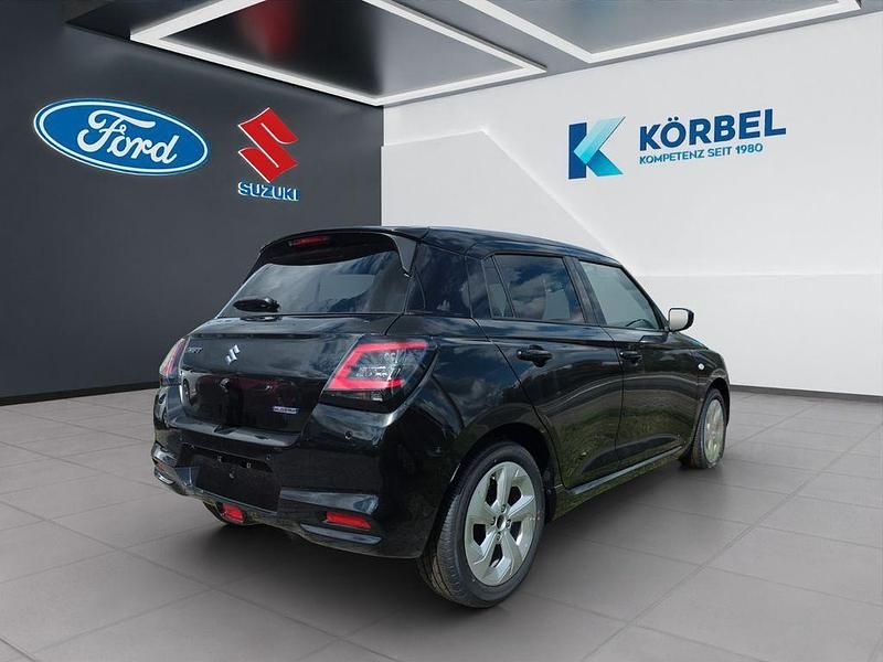 Neu Suzuki Swift Comfort 83 PS (61 kW) 2025 Schwarz Kleinwagen