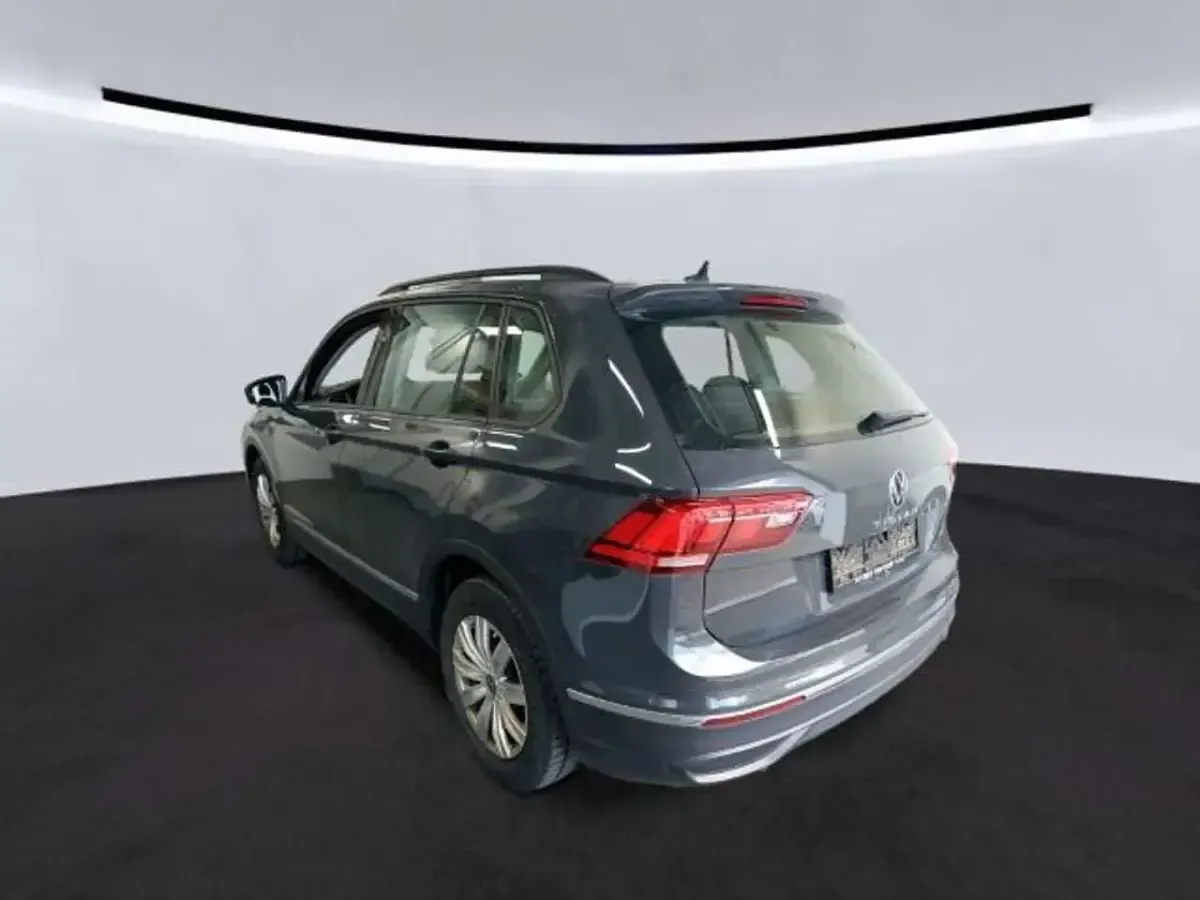 Gebraucht VW Tiguan Life 150 PS (110 kW) 2021 Uranograu SUV