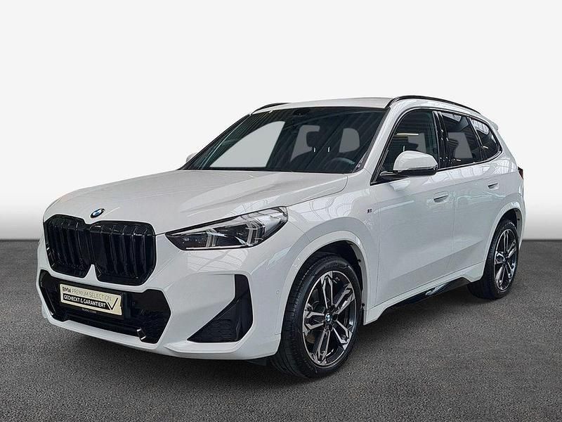 Weiß Gebraucht 2024 BMW X1 Luxury Line SUV | 45.911 € (Etwas zu teuer) - Bild 1/2