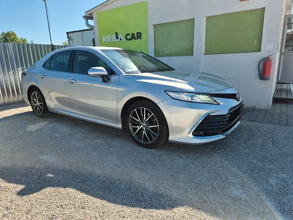 Gebraucht Toyota Camry 177 PS (130 kW) 2022 Silber Limousine