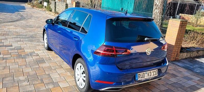 Gebraucht VW Golf VII Join 150 PS (110 kW) 2019 Blau Limousine