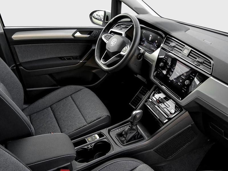 Gebraucht VW Touran Move 150 PS (110 kW) 2024 Silber Van / Kleinbus