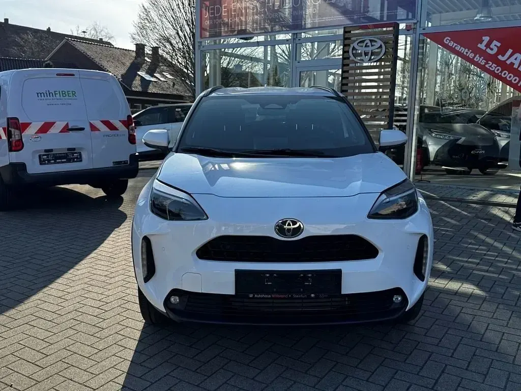 Neu Toyota Yaris Cross 131 PS (96 kW) 2026 Weiss SUV