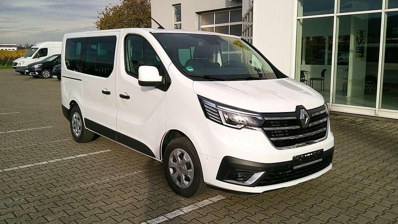 Arktisweiß Gebraucht 2022 Renault Trafic Life Van / Kleinbus | 30.900 € (Teuer) - Bild 1/4