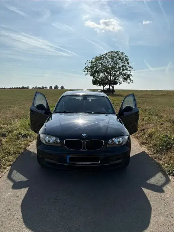 Gebraucht BMW 118 143 PS (105 kW) 2010 Schwarz Kleinwagen