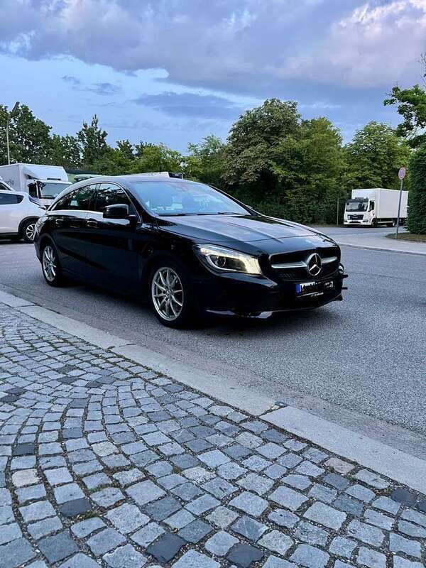 Schwarz Gebraucht 2015 Mercedes CLA250 Limousine | 13.500 € (Superpreis) - Bild 1/4