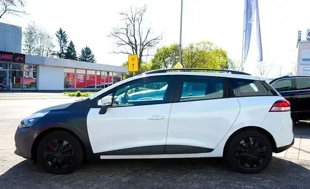 Używany Renault Clio IV Expression 132 KM (97 kW) 2013 Biały Sedan/Limuzyna