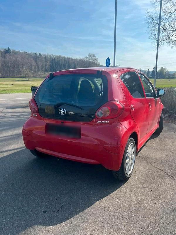 Gebraucht Toyota Aygo 68 PS (50 kW) 2008 Rot Kleinwagen