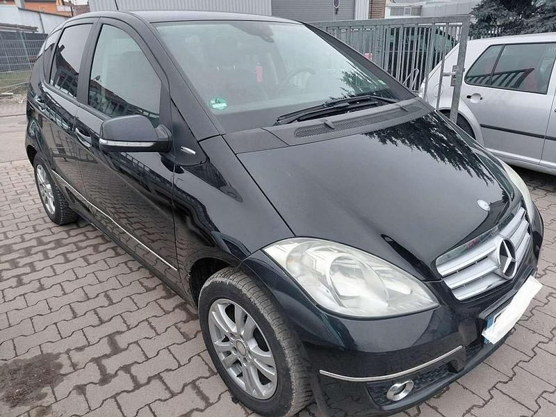Gebraucht Mercedes A160 Avantgarde 95 PS (69 kW) 2010 Schwarz Kleinwagen