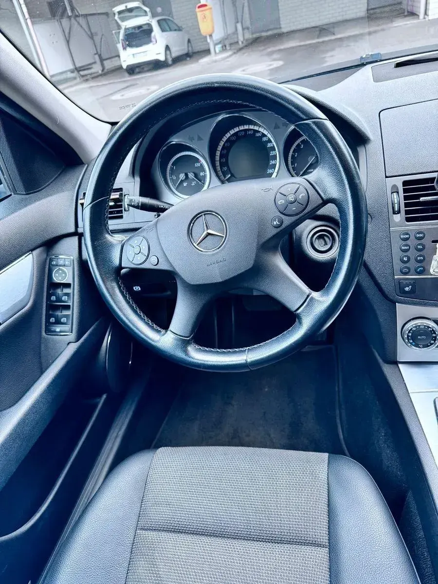 Gebraucht Mercedes C180 Elegance 156 PS (114 kW) 2010 Schwarz Kombi