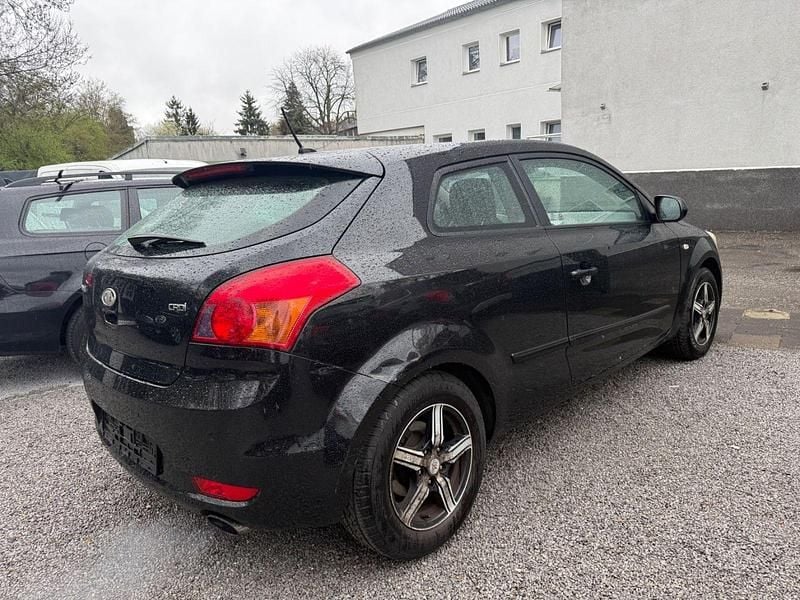 Second-hand Kia Ceed 116 CP (85 kW) 2012 Negru Hatchback