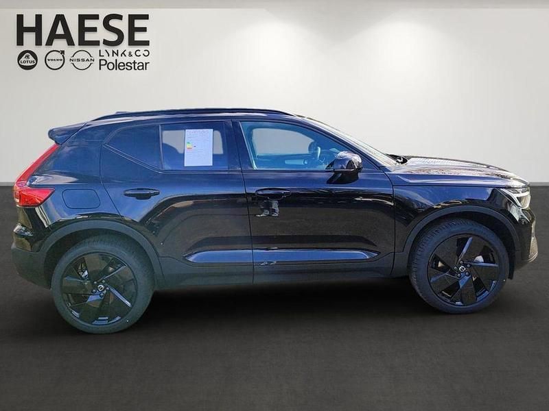 Neu Volvo XC40 Plus 163 PS (119 kW) 2026 Schwarz SUV
