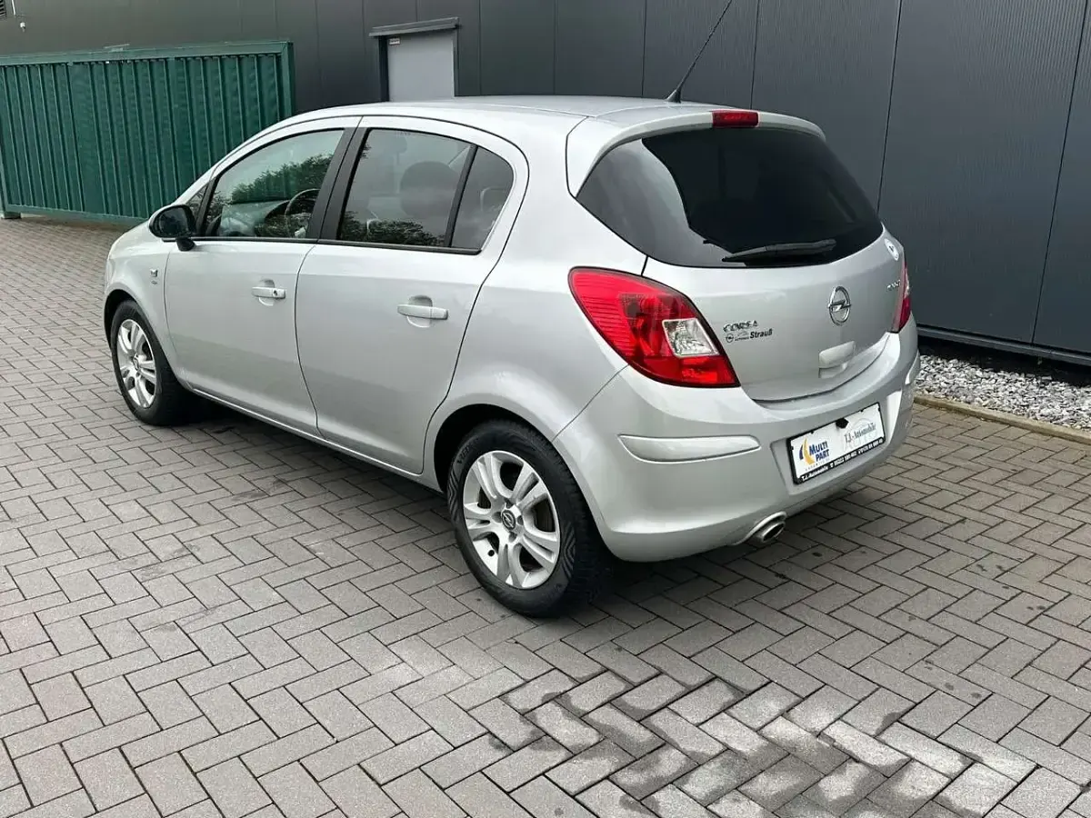 Gebraucht Opel Corsa Eco 69 PS (50 kW) 2011 Starsilber/silver iii Kleinwagen