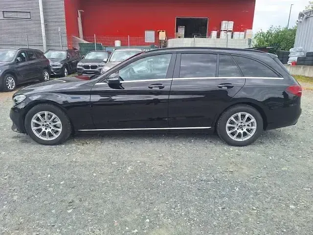 Gebraucht Mercedes C180 122 PS (89 kW) 2020 Schwarz Limousine