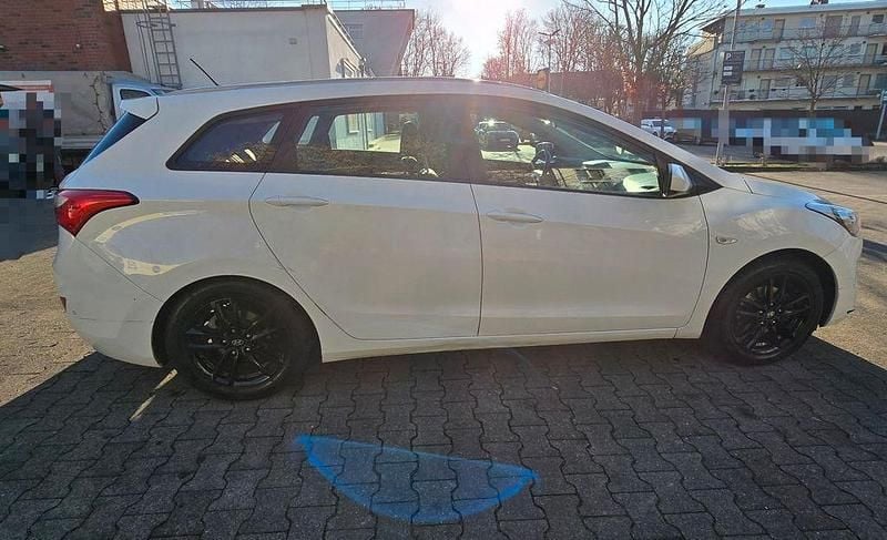 Gebraucht Hyundai i30 120 PS (88 kW) 2017 Weiß Kombi