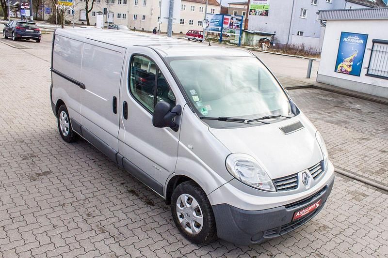 Gebraucht Renault Trafic 114 PS (83 kW) 2012 Silber Van / Kleinbus