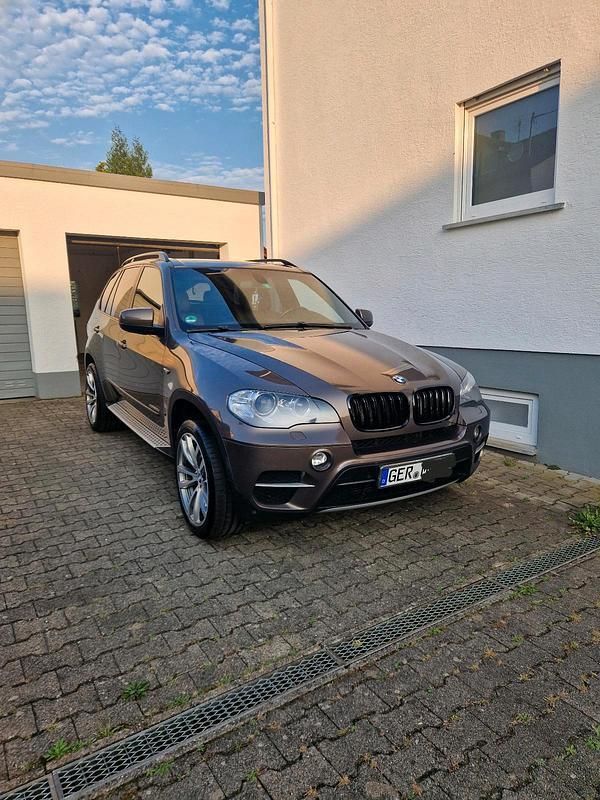 Braun Gebraucht 2011 BMW X5 SUV | 13.790 € (Teuer) - Bild 1/4