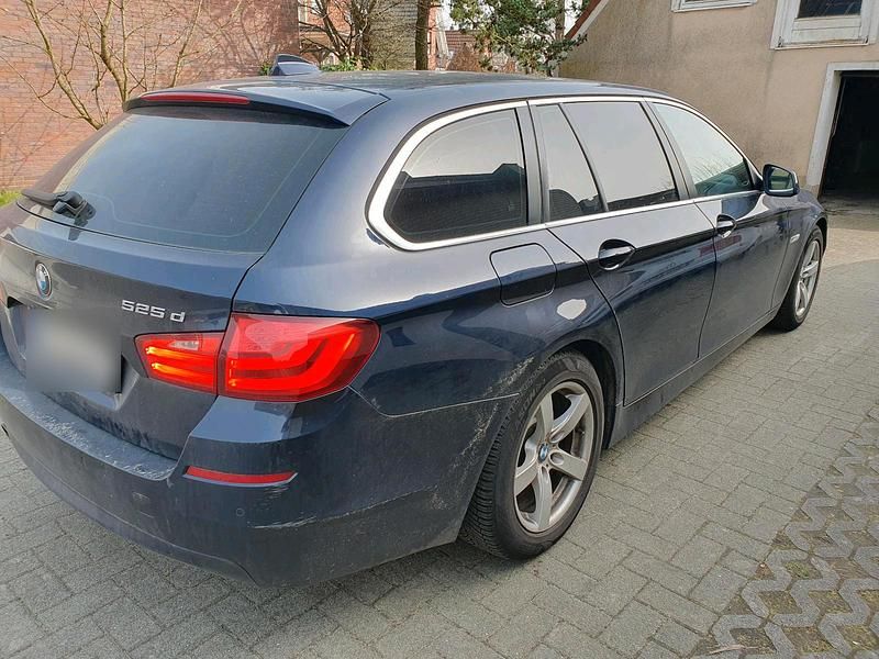 Gebraucht BMW 525 218 PS (160 kW) 2012 Blau Kombi