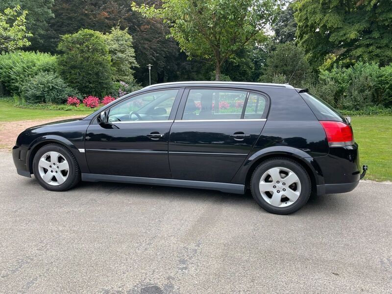 Schwarz Gebraucht 2004 Opel Signum Elegance Kombi | 3.500 € - Bild 1/4