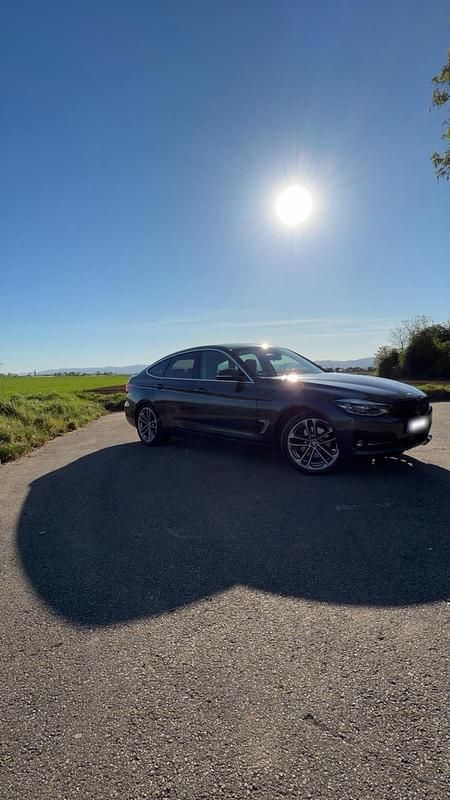 Gebraucht BMW 330 258 PS (189 kW) 2018 Grau Limousine