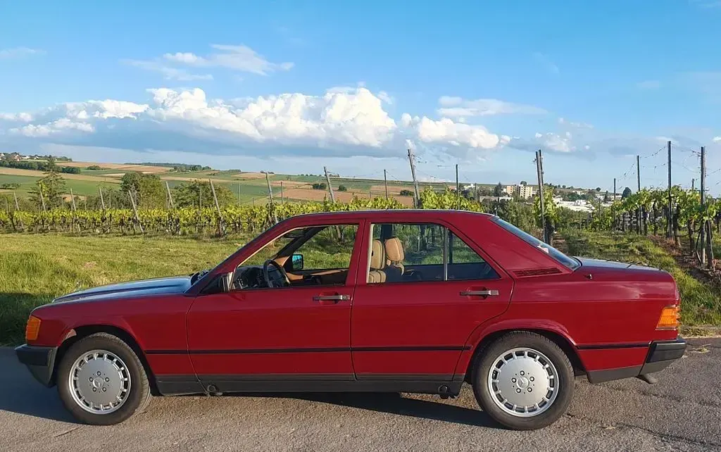Gebraucht Mercedes 190 105 PS (77 kW) 1985 Rot Limousine