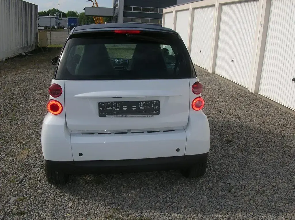 Gebraucht Smart ForTwo Coupé 61 PS (44 kW) 2011 Schwarz Coupé