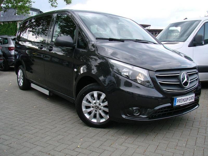 Graphitgrau Gebraucht 2022 Mercedes Vito Van / Kleinbus | 59.980 € - Bild 1/4